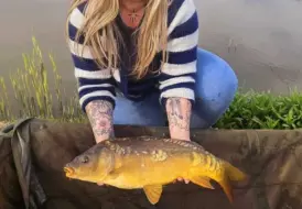 Woman fishing.jpg 79