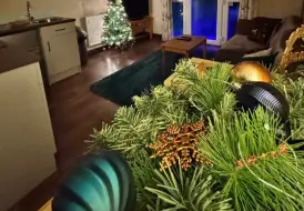 Lakeside Christmas Lodges.jpg 29