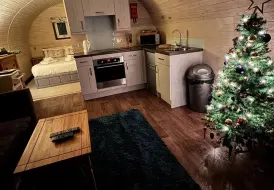 Waterside Christmas Lodge.jpg 32